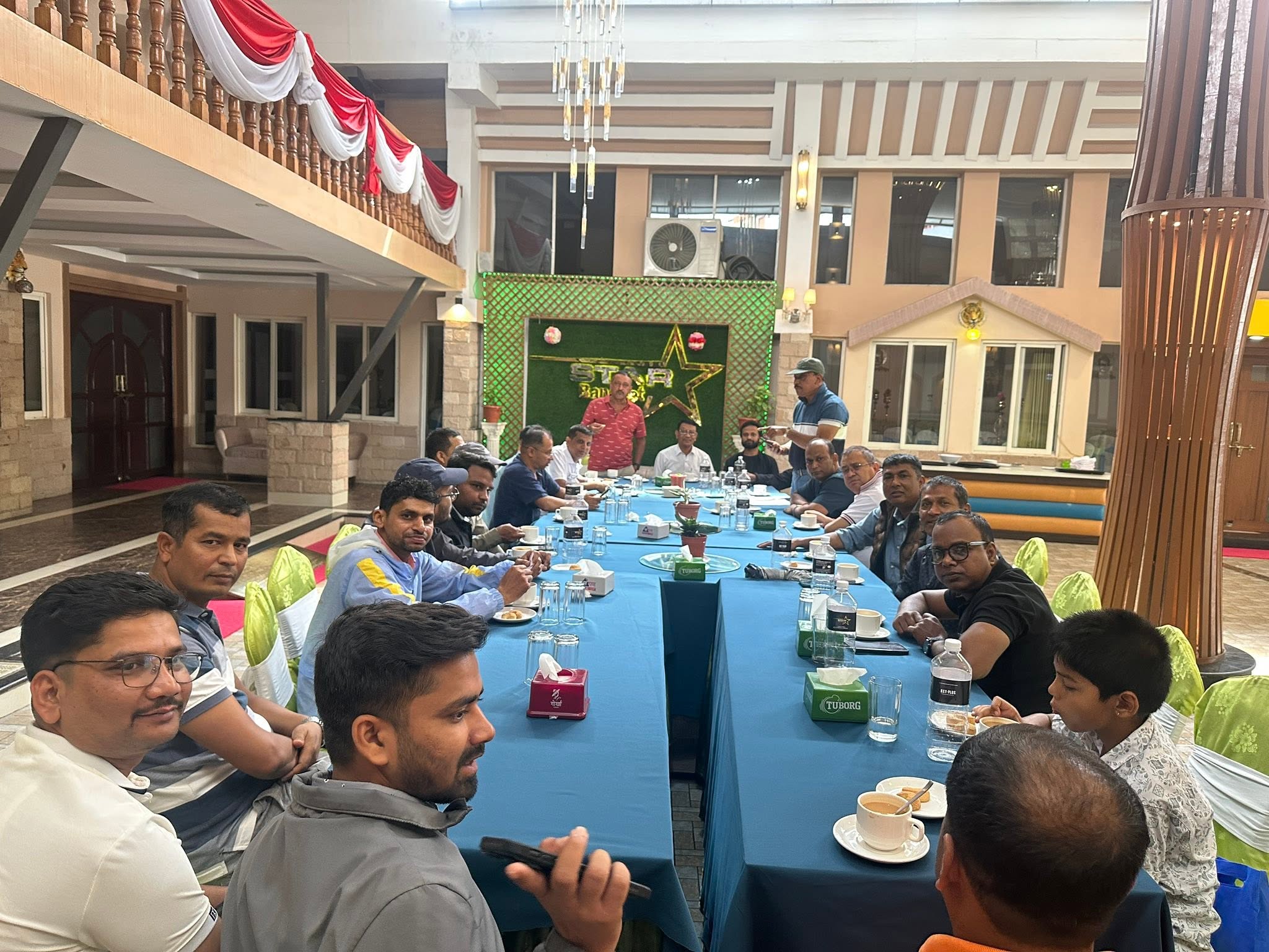 Banquet Table Meeting 2 (22.jpg)